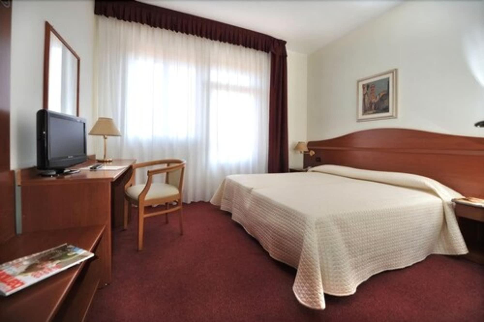 Hotel Sole Sottomarina Exteriör bild